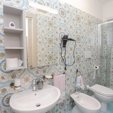 La Dea Bendata 3* Minori